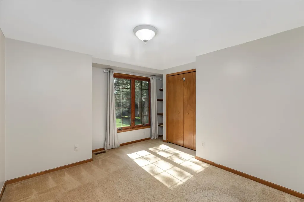 37731 W Meadowhill Drive Farmington Hills City MI 48167