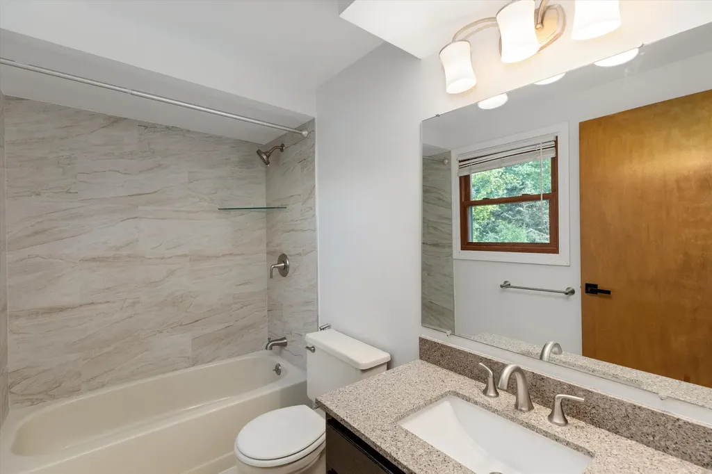 37731 W Meadowhill Drive Farmington Hills City MI 48167