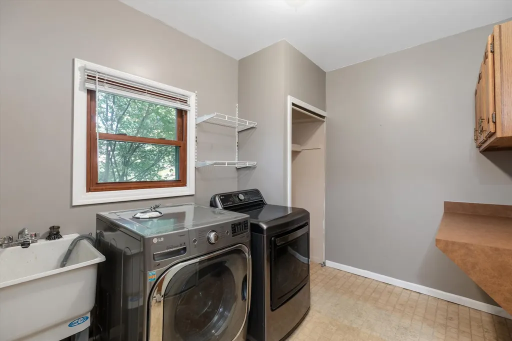 37731 W Meadowhill Drive Farmington Hills City MI 48167