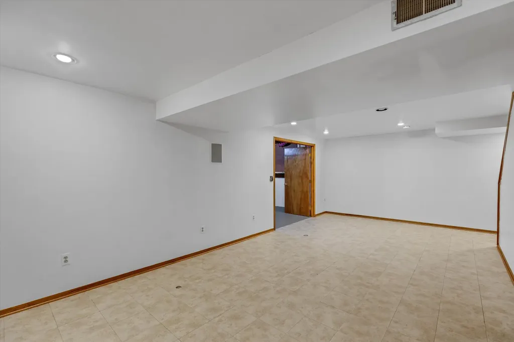 37731 W Meadowhill Drive Farmington Hills City MI 48167