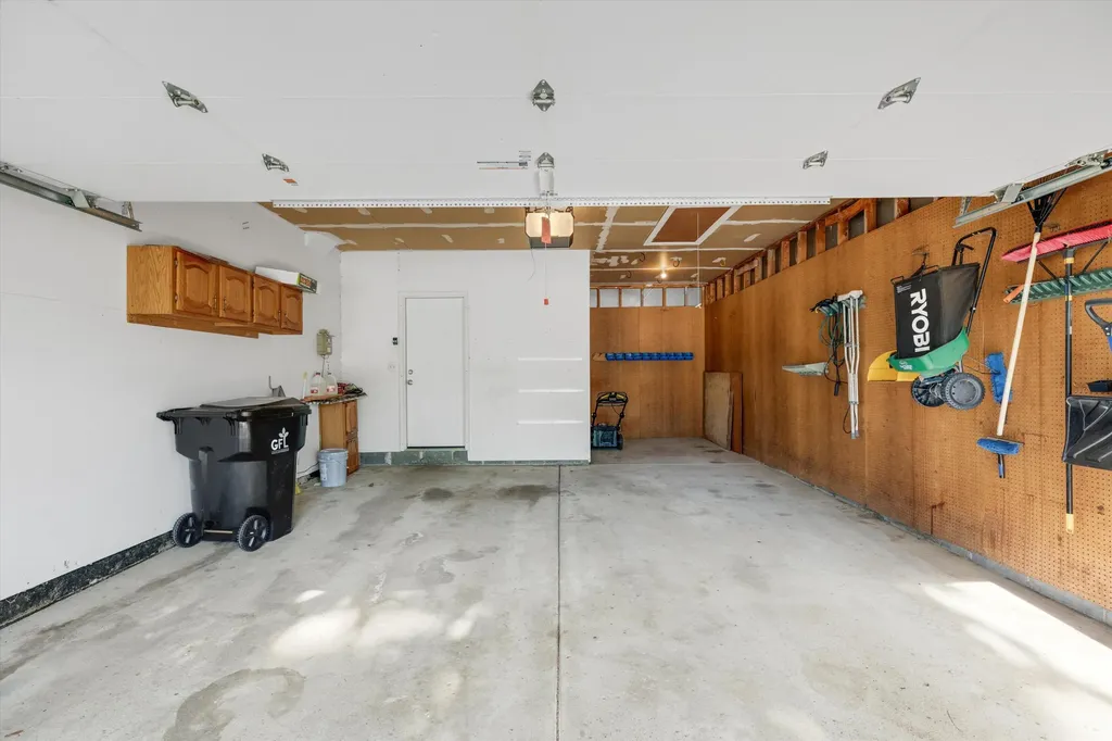 37731 W Meadowhill Drive Farmington Hills City MI 48167