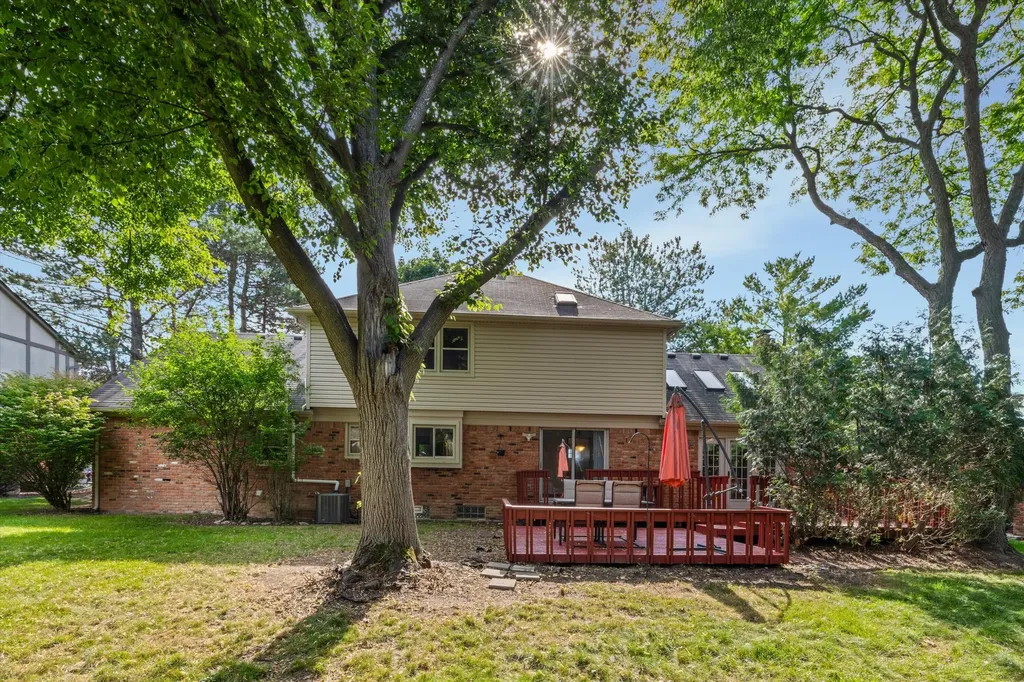 37731 W Meadowhill Drive Farmington Hills City MI 48167