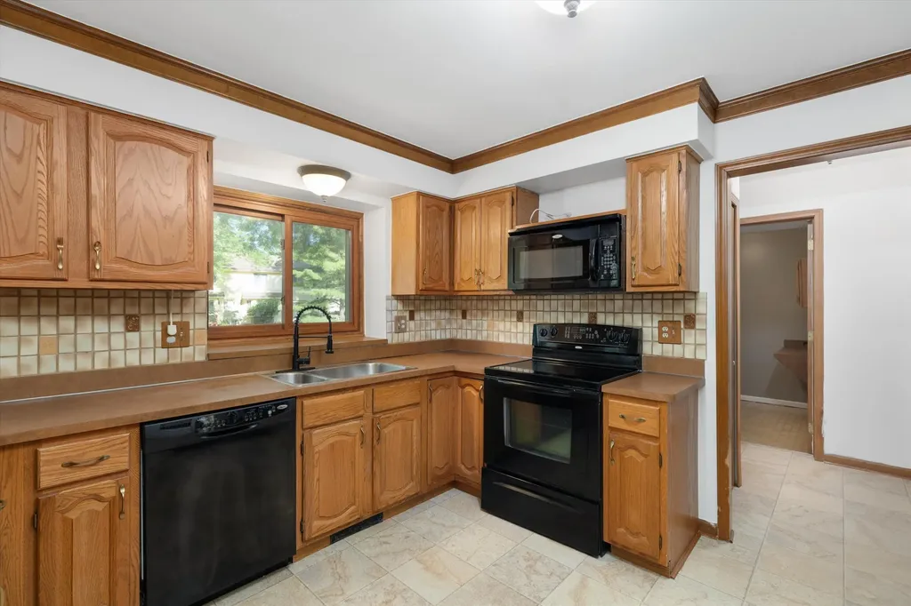 37731 W Meadowhill Drive Farmington Hills City MI 48167