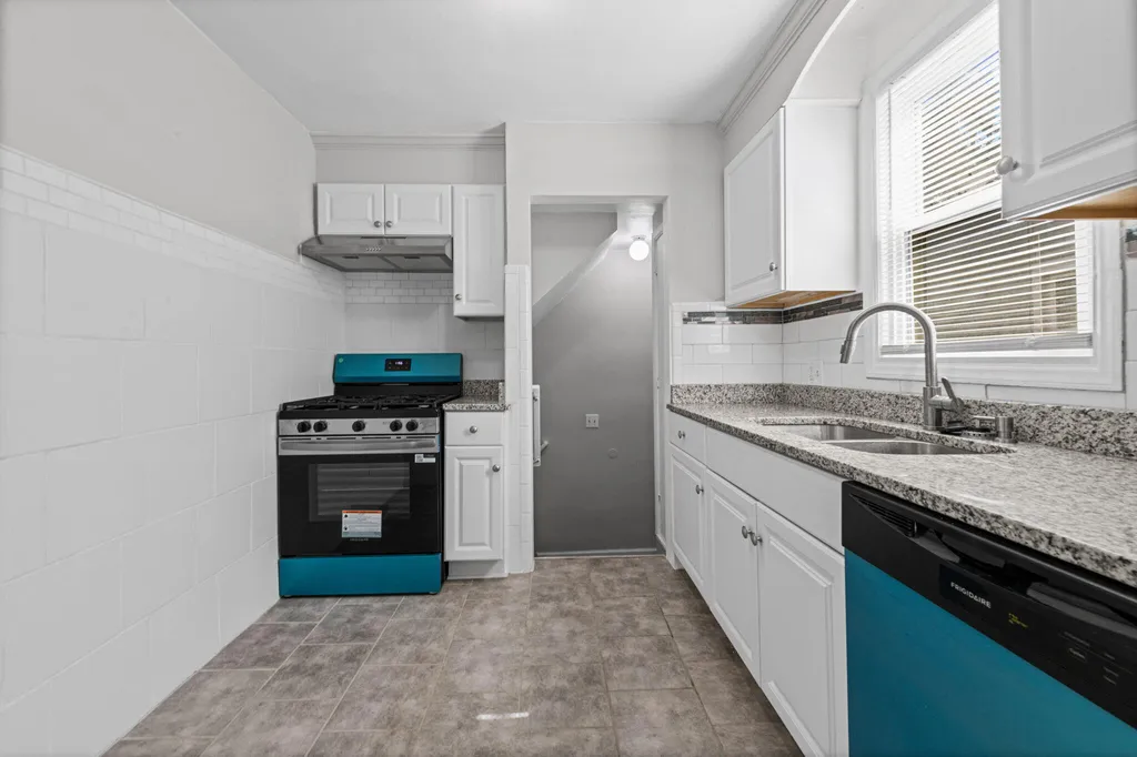 576 Garfield Avenue Lincoln Park City MI 48146