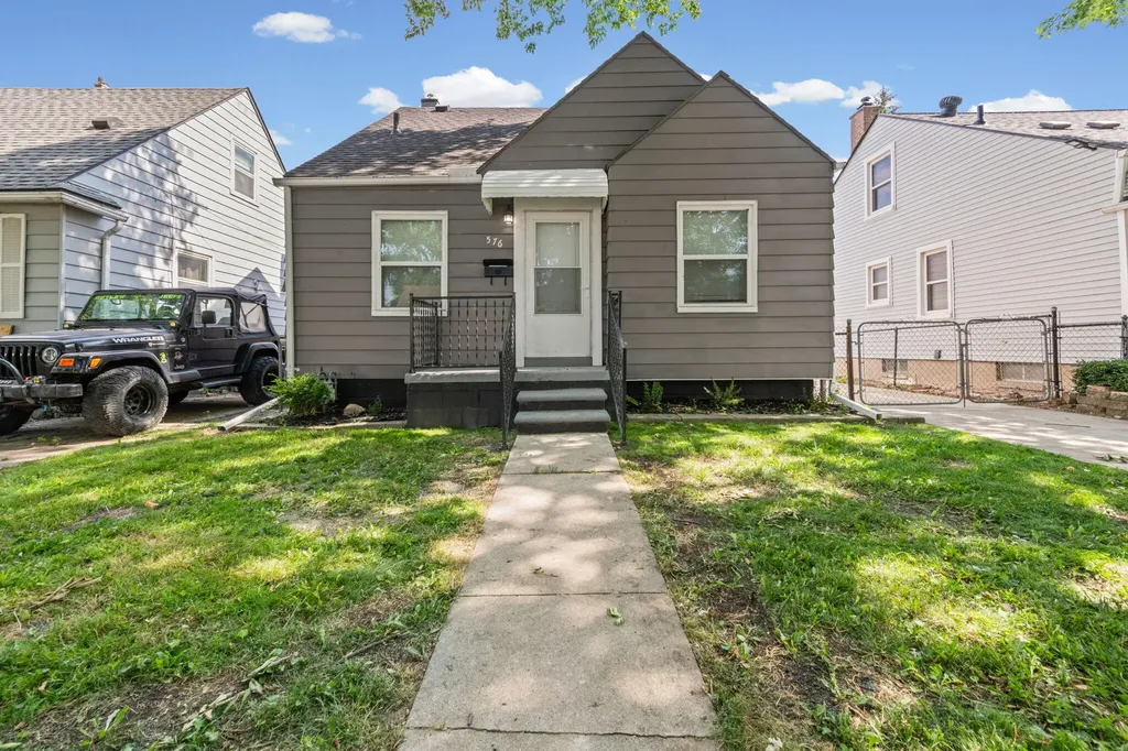 576 Garfield Avenue Lincoln Park City MI 48146