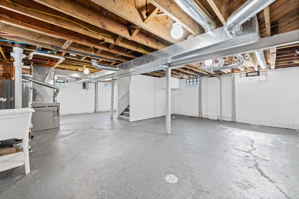 576 Garfield Avenue Lincoln Park City MI 48146