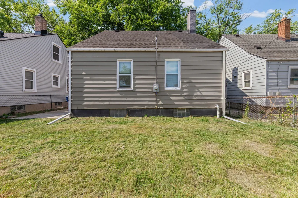 576 Garfield Avenue Lincoln Park City MI 48146