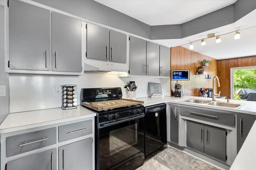 34650 Wood Street Livonia City MI 48154