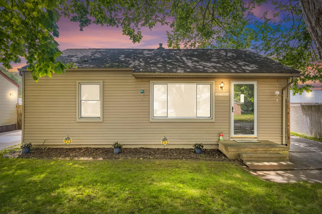 13638 Harold Avenue Warren City MI 48089