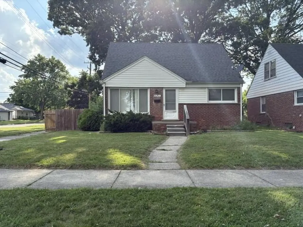 18201 Gaylord Redford Charter Township MI 48240