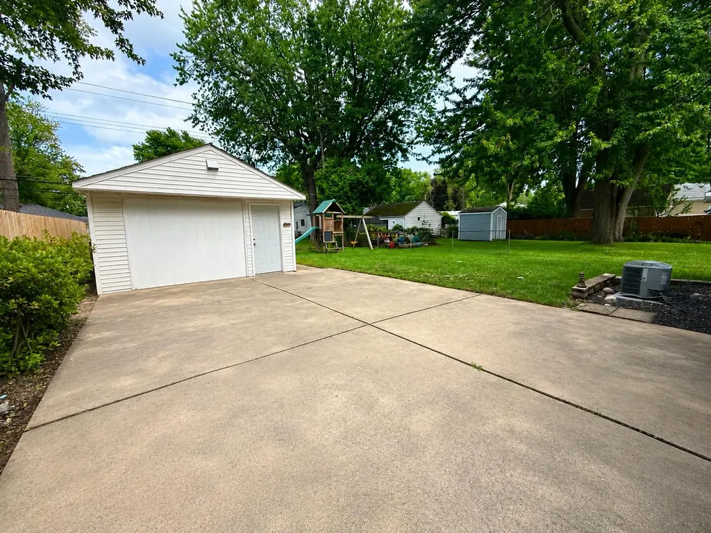 39294 Ormsby Street Clinton Charter Township MI 48036