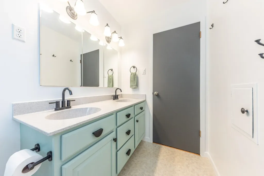 640 Dellwood Drive Ann Arbor City MI 48103