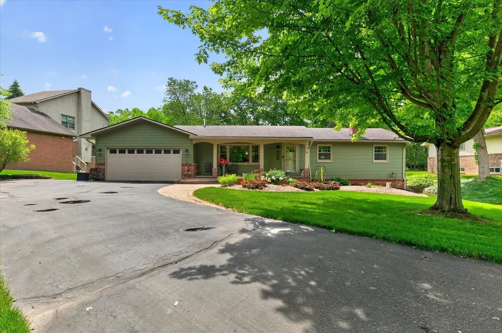 2801 N Tipsico Lake Road Hartland Township MI 48353
