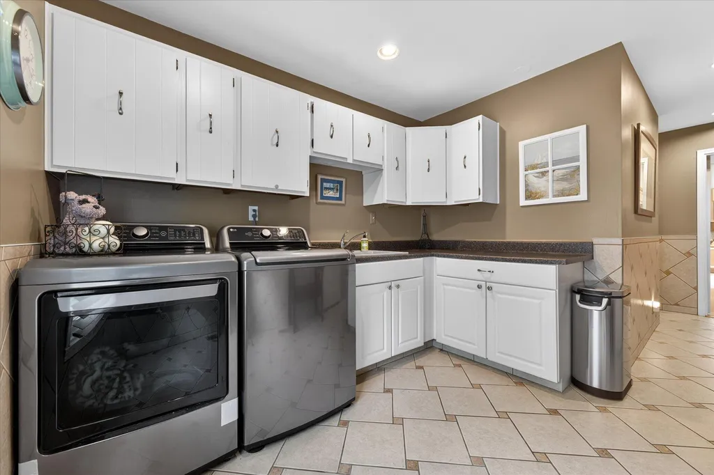 2801 N Tipsico Lake Road Hartland Township MI 48353