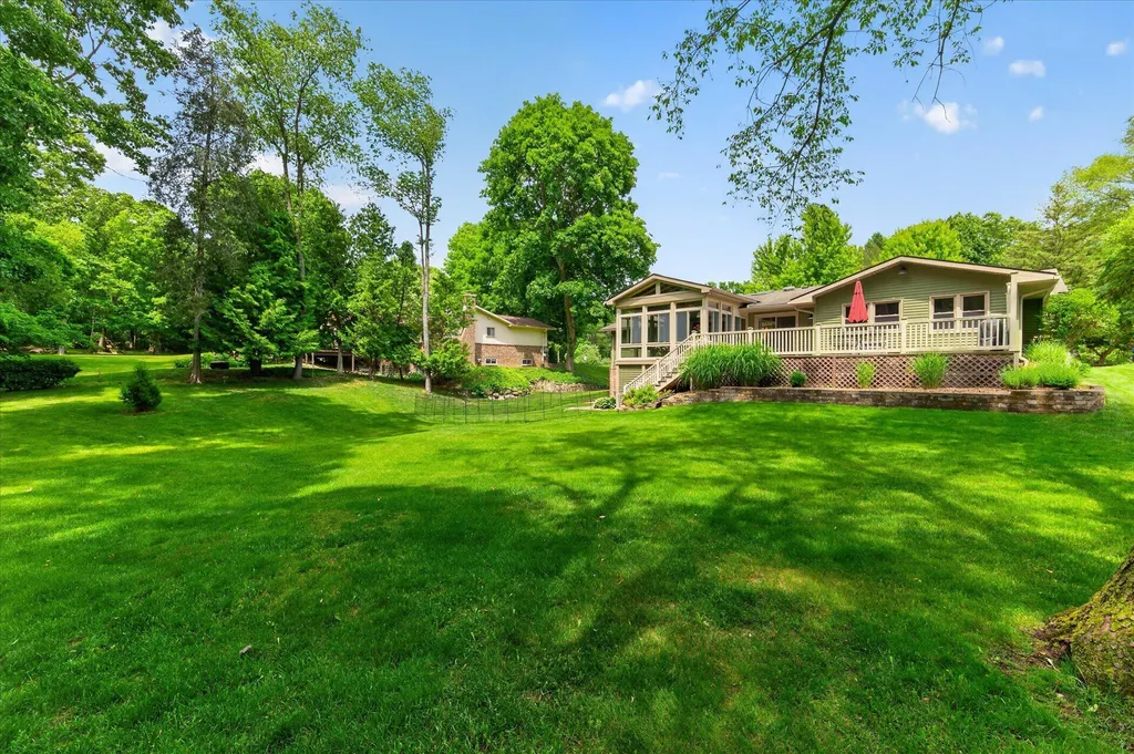 2801 N Tipsico Lake Road Hartland Township MI 48353