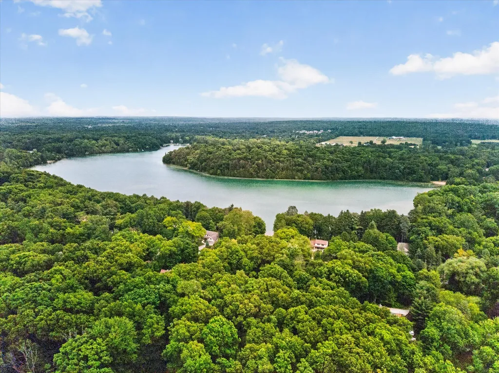 2801 N Tipsico Lake Road Hartland Township MI 48353