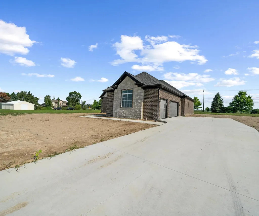 8561 Cobblestone Drive Berlin Charter Township MI 48166