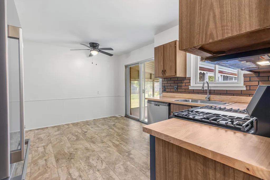 26711 Masch Drive Warren City MI 48091