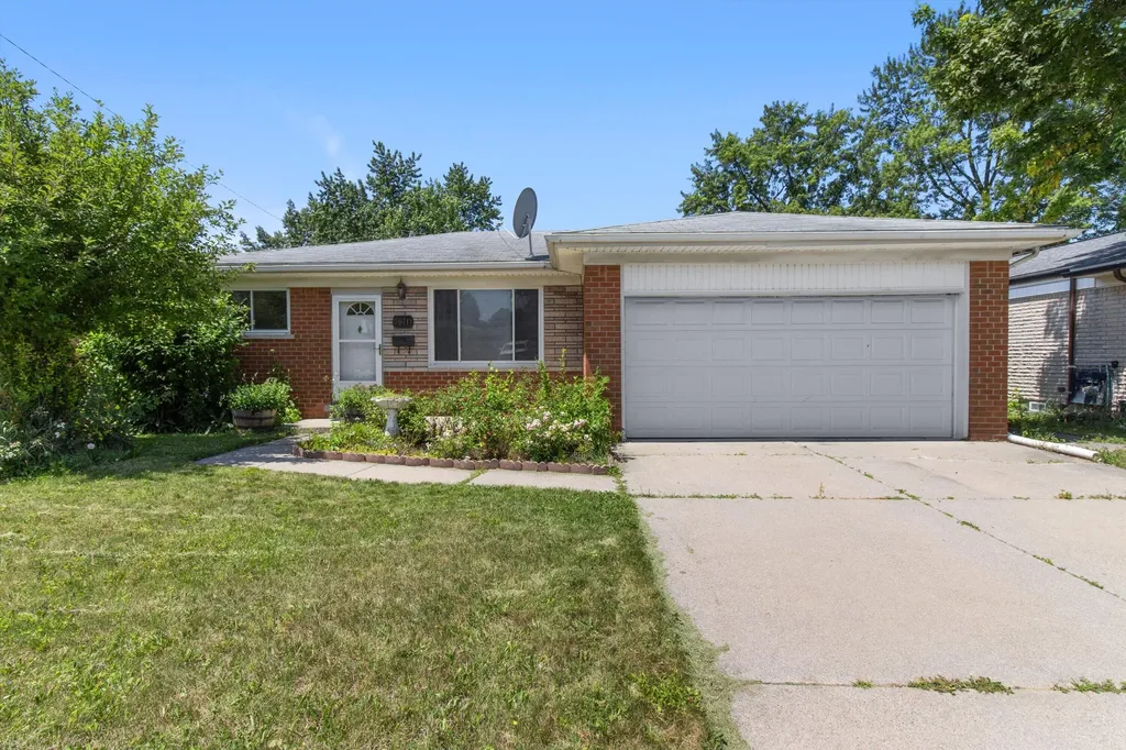 26711 Masch Drive Warren City MI 48091