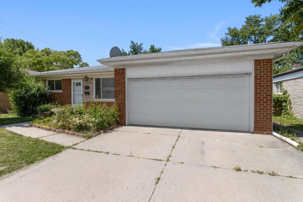 26711 Masch Drive Warren City MI 48091