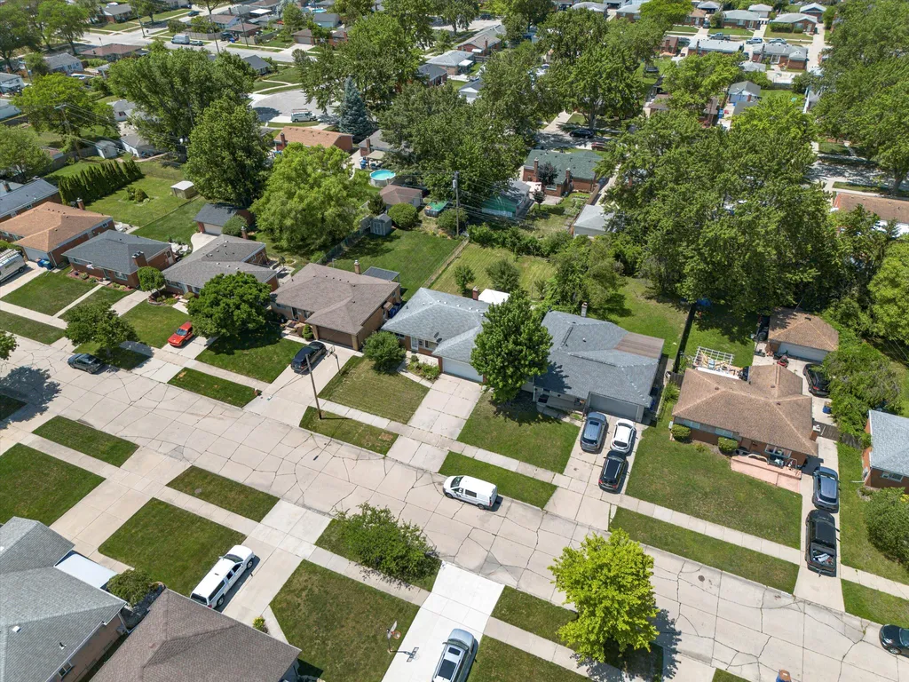 26711 Masch Drive Warren City MI 48091