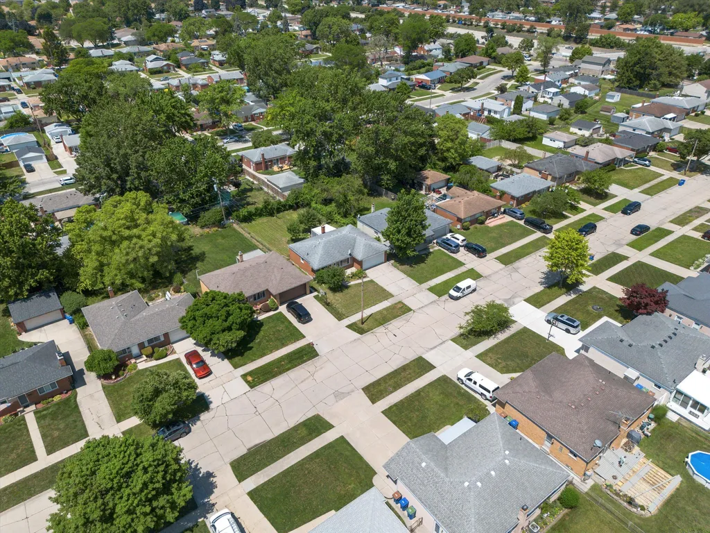 26711 Masch Drive Warren City MI 48091