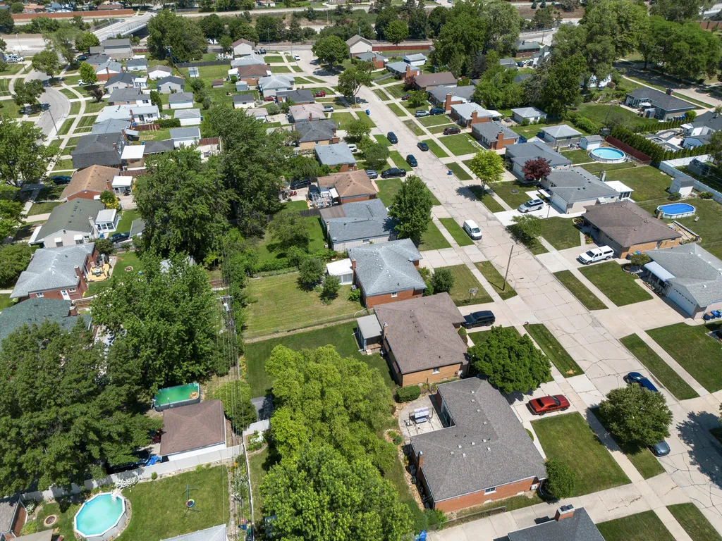 26711 Masch Drive Warren City MI 48091