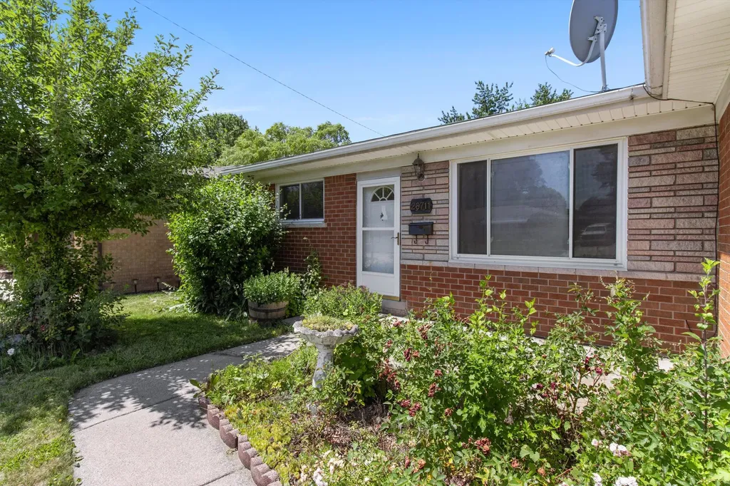26711 Masch Drive Warren City MI 48091