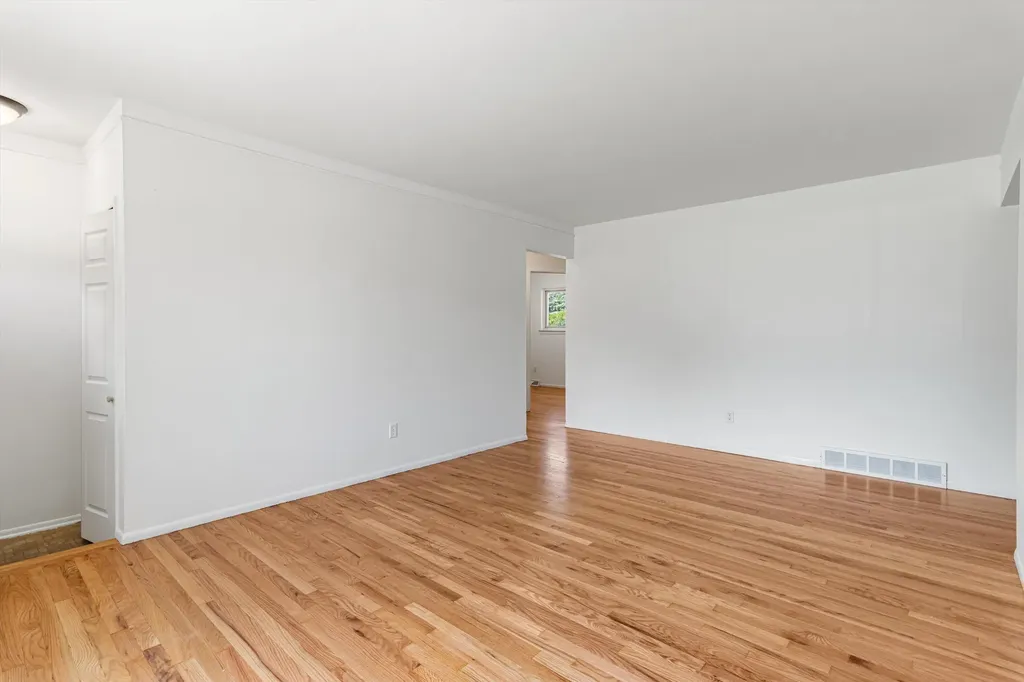 26711 Masch Drive Warren City MI 48091