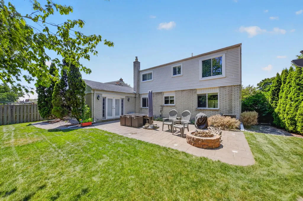 7568 Sussex Drive Canton Charter Township MI 48187