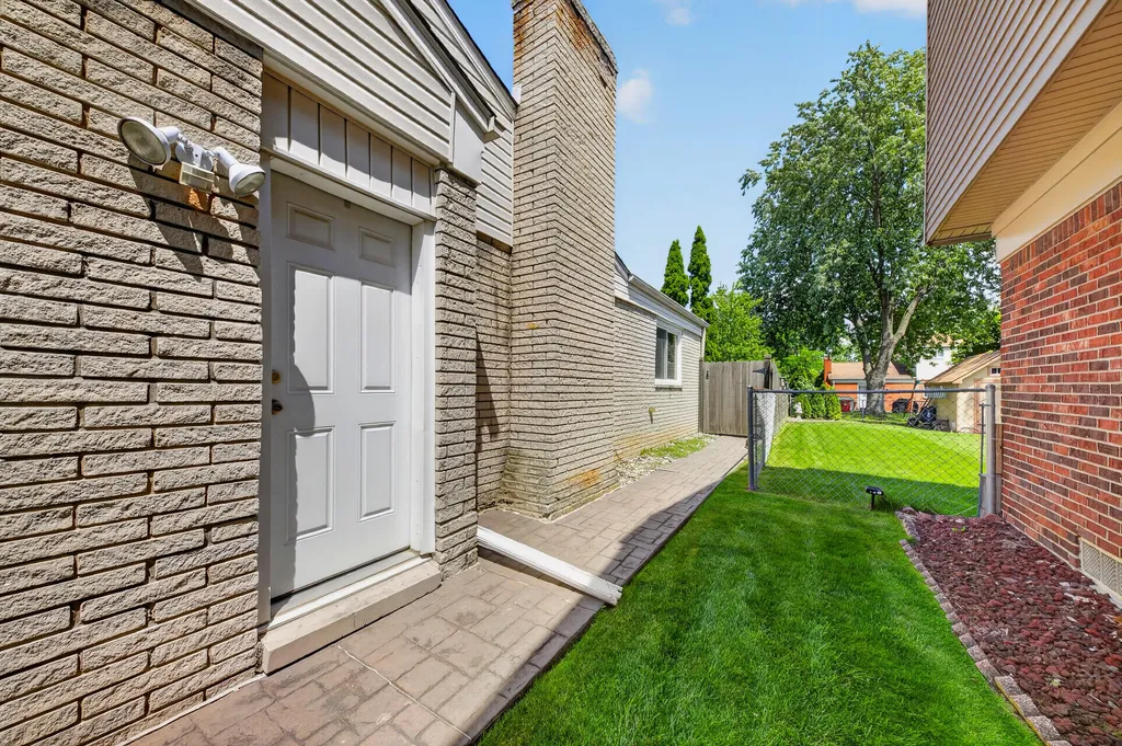 7568 Sussex Drive Canton Charter Township MI 48187