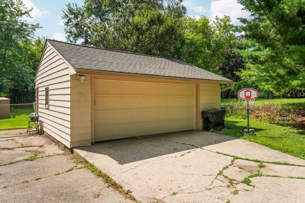 284 Highlake Avenue Ann Arbor City MI 48103