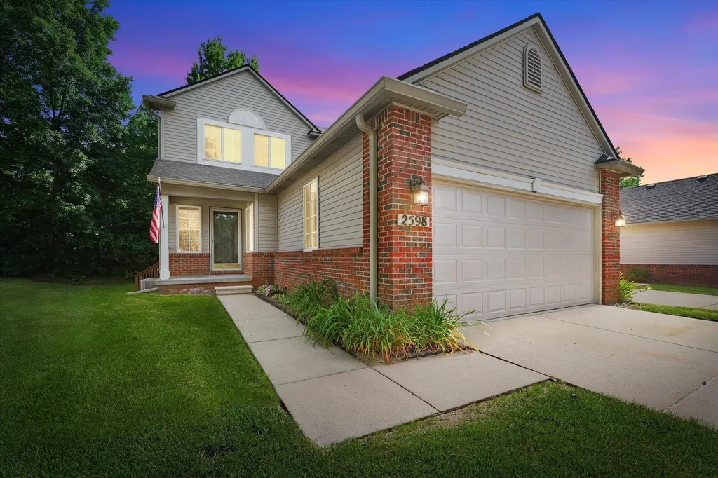 2598 Woodcliff Trail Hartland Township MI 48353