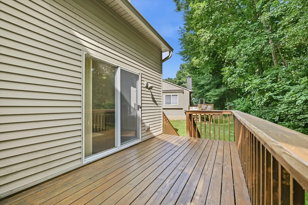 2598 Woodcliff Trail Hartland Township MI 48353
