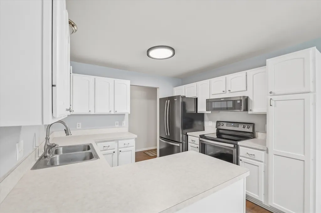 2598 Woodcliff Trail Hartland Township MI 48353
