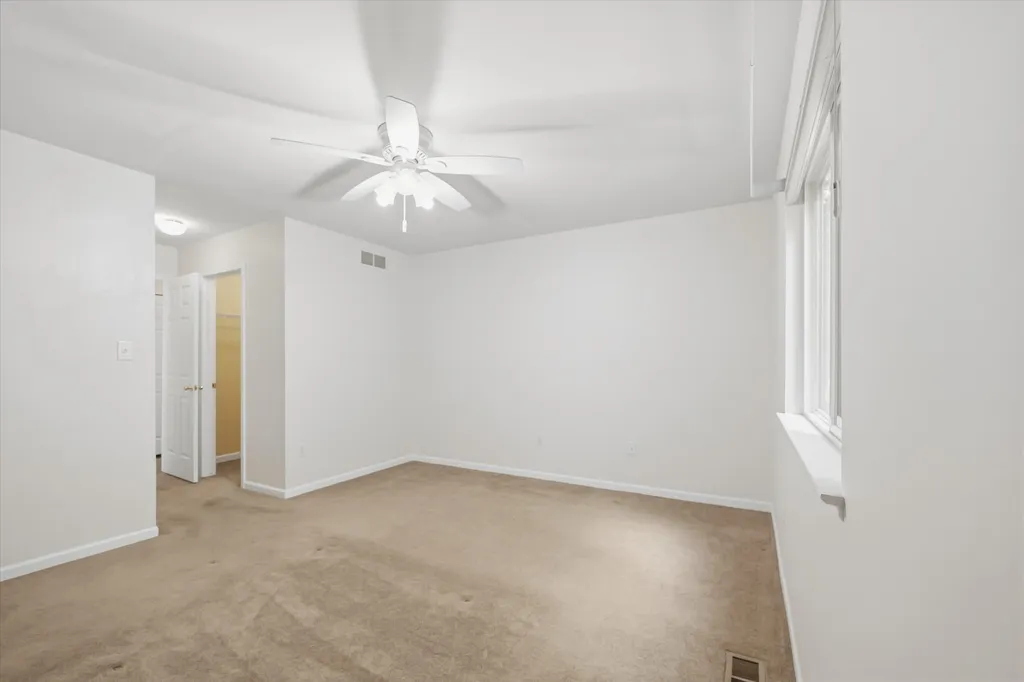 2598 Woodcliff Trail Hartland Township MI 48353