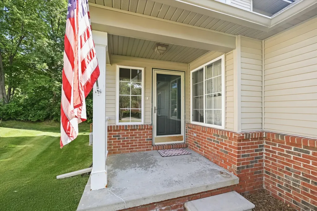 2598 Woodcliff Trail Hartland Township MI 48353