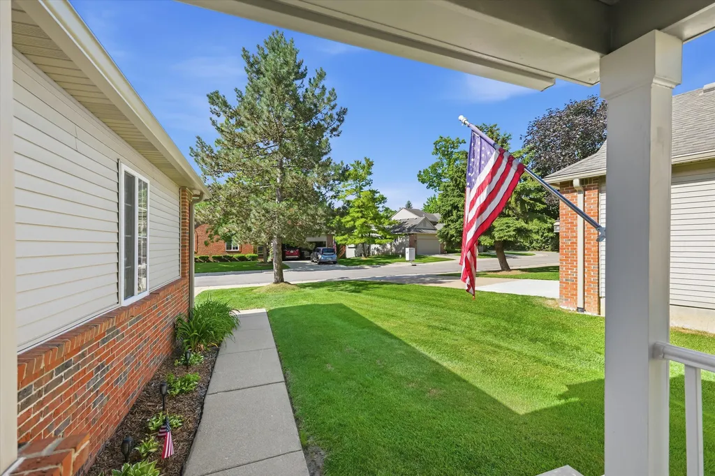 2598 Woodcliff Trail Hartland Township MI 48353