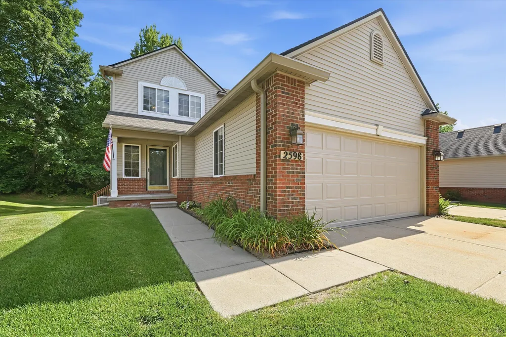 2598 Woodcliff Trail Hartland Township MI 48353