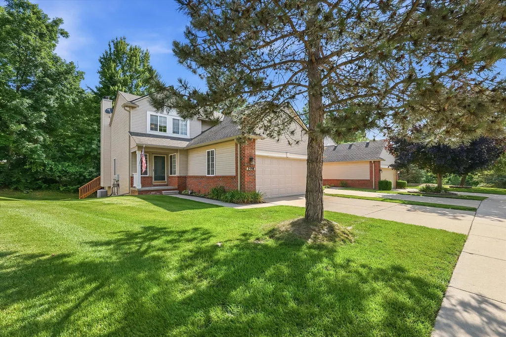 2598 Woodcliff Trail Hartland Township MI 48353