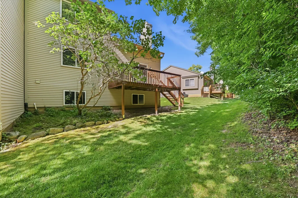 2598 Woodcliff Trail Hartland Township MI 48353