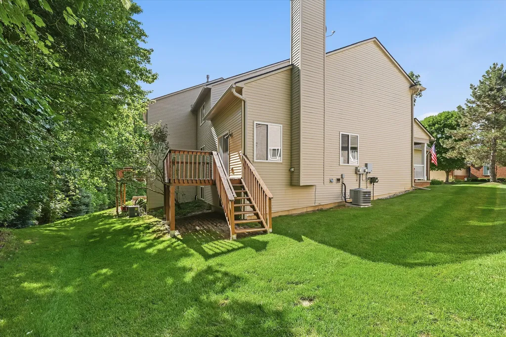 2598 Woodcliff Trail Hartland Township MI 48353
