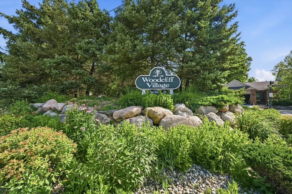 2598 Woodcliff Trail Hartland Township MI 48353