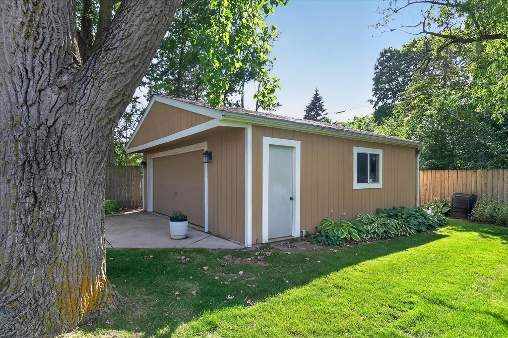 2710 Hampshire Road Ann Arbor City MI 48104
