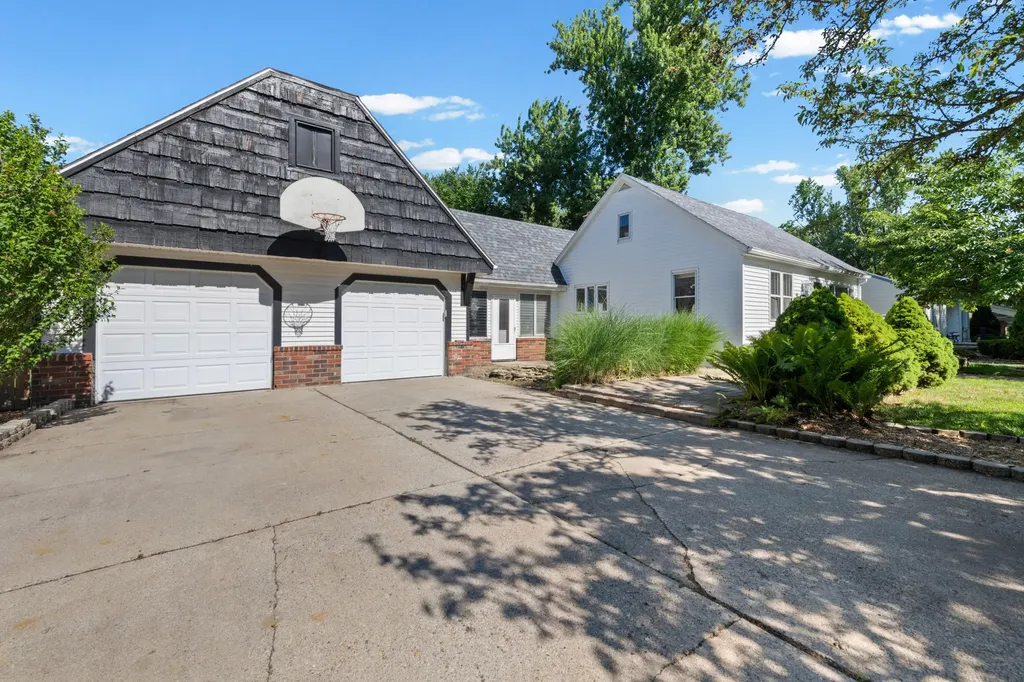 20404 Hubbard Street Livonia City MI 48152