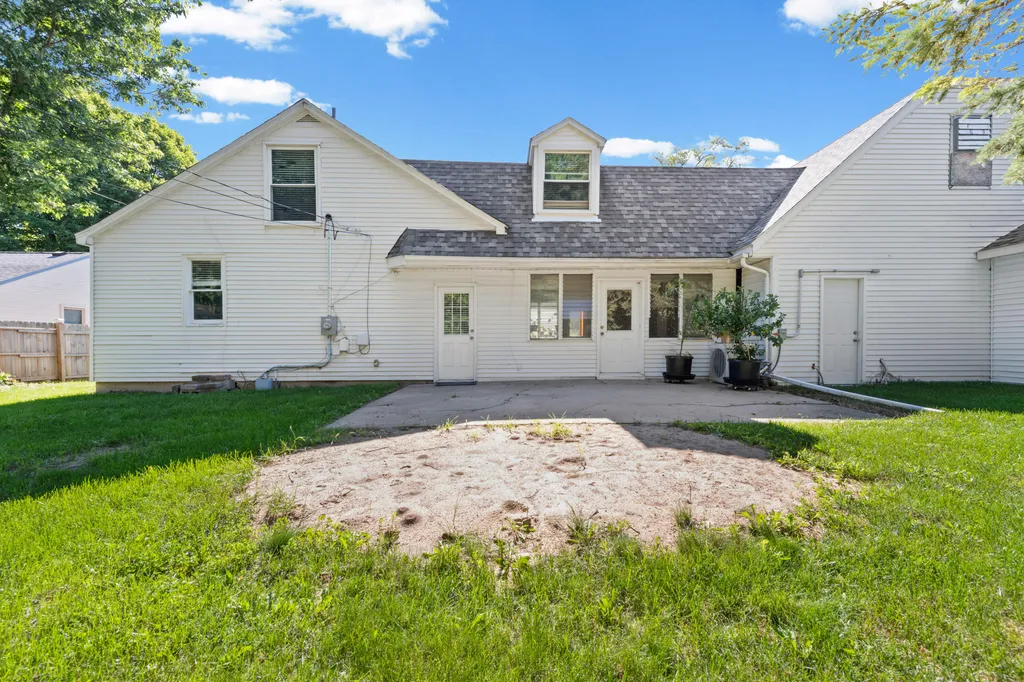 20404 Hubbard Street Livonia City MI 48152