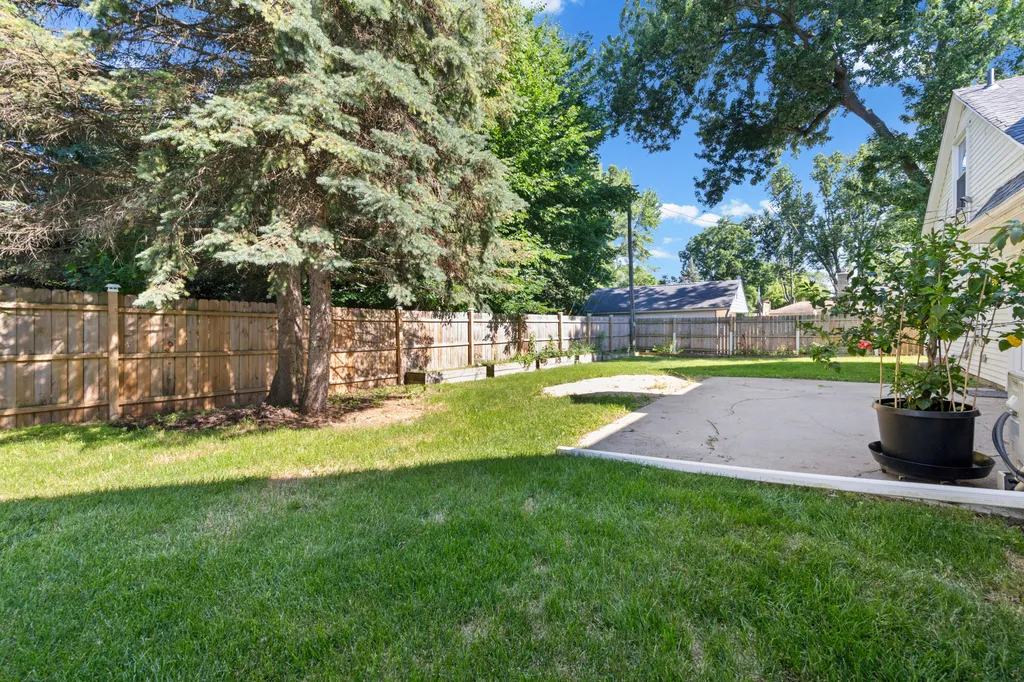 20404 Hubbard Street Livonia City MI 48152