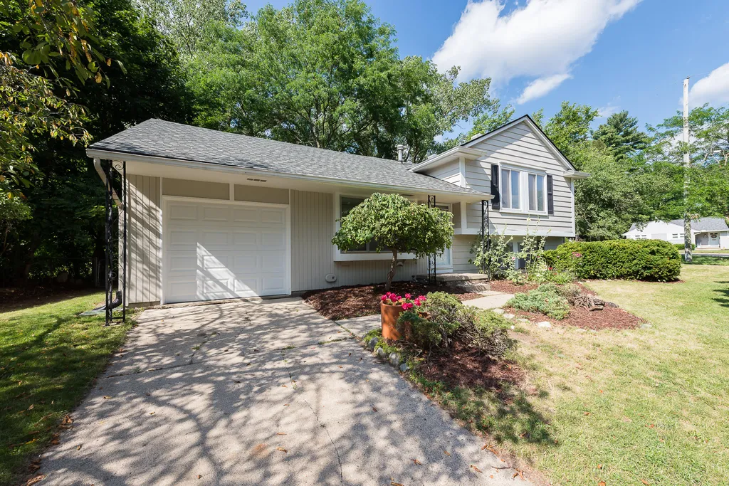 2897 Ticknor Court Ann Arbor City MI 48104