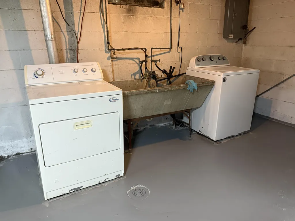 54 E Fairmount Avenue Pontiac City MI 48340