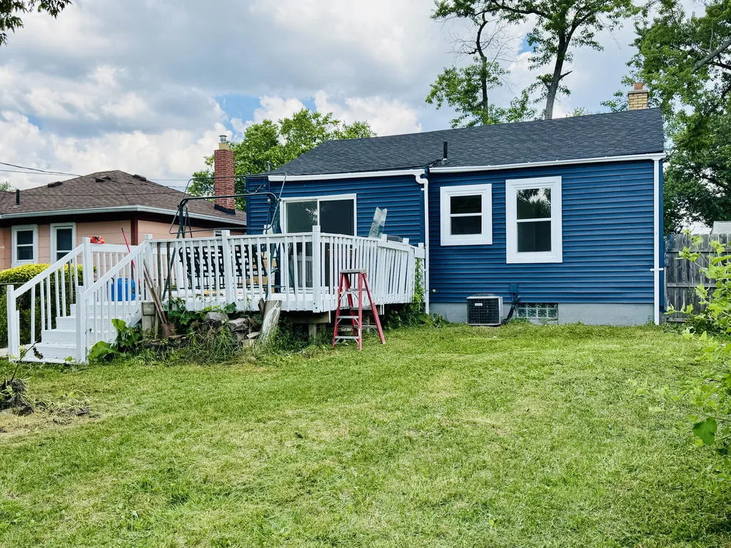 54 E Fairmount Avenue Pontiac City MI 48340